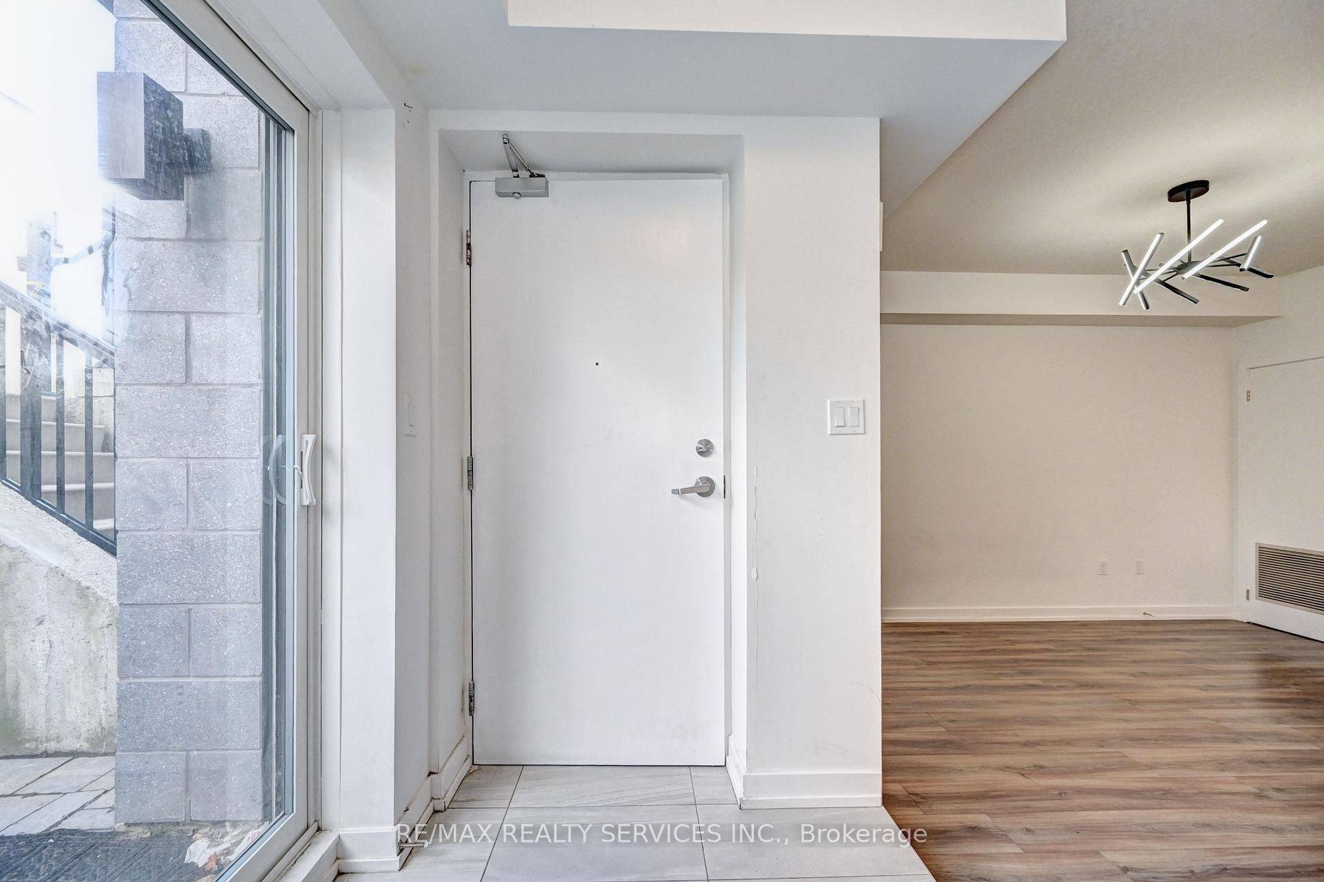 Kitchener, ON N3E 0J3,10 Palace ST #B9