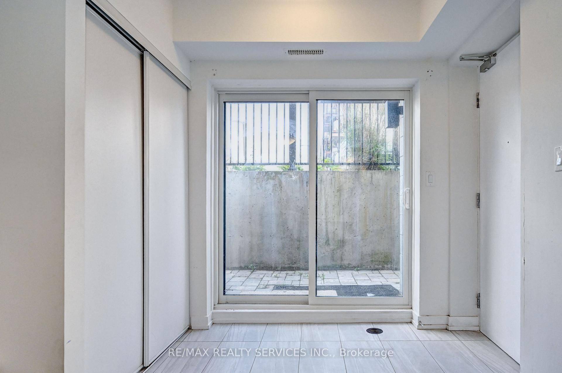 Kitchener, ON N3E 0J3,10 Palace ST #B9