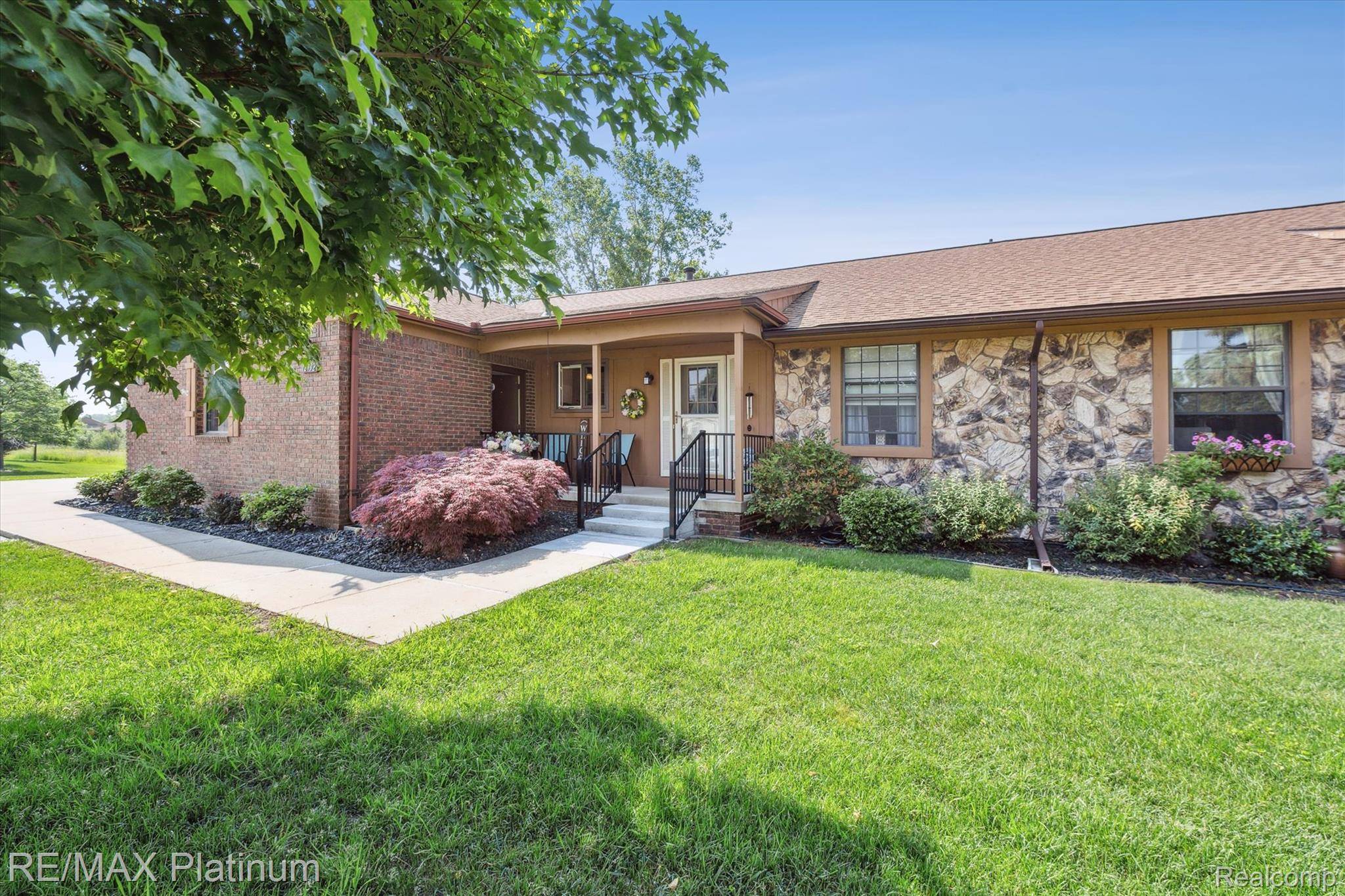 South Lyon, MI 48178,12132 Lexington DR #2