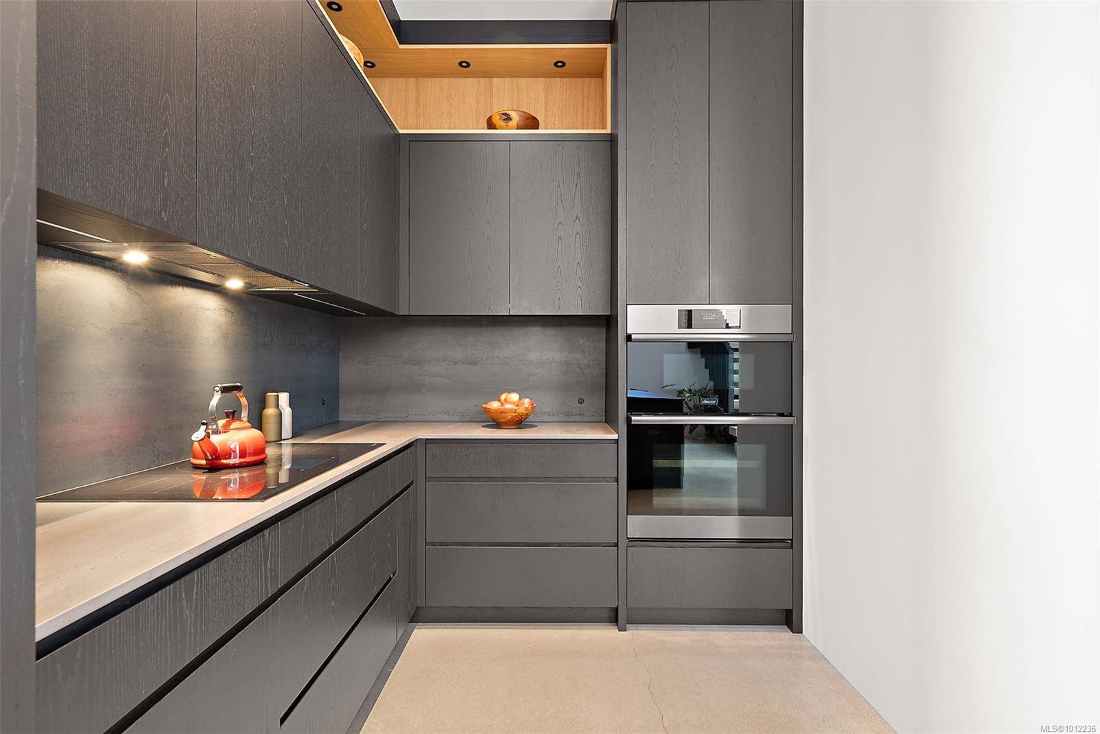 Victoria, BC V8S 4A6,862 Somenos St