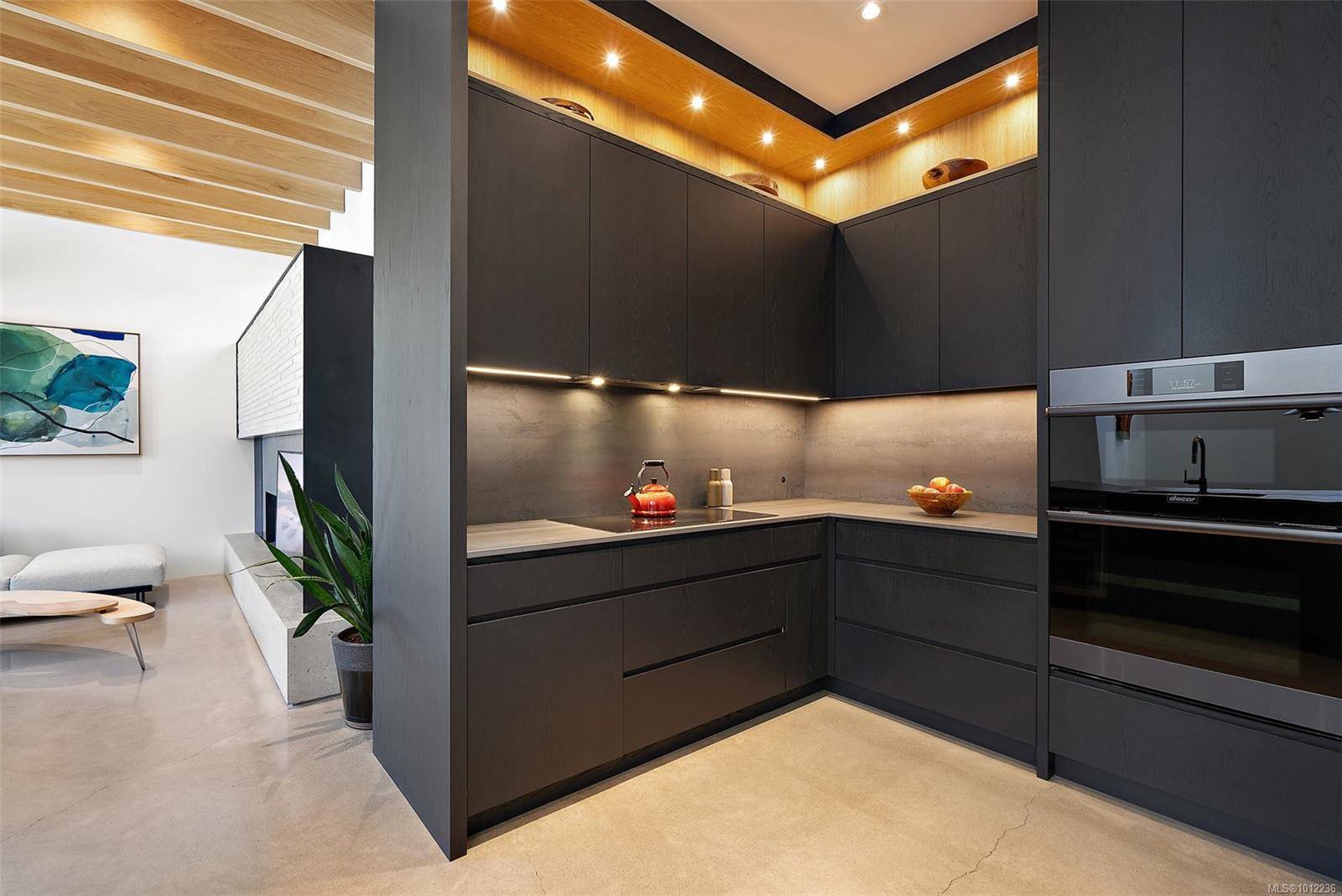 Victoria, BC V8S 4A6,862 Somenos St