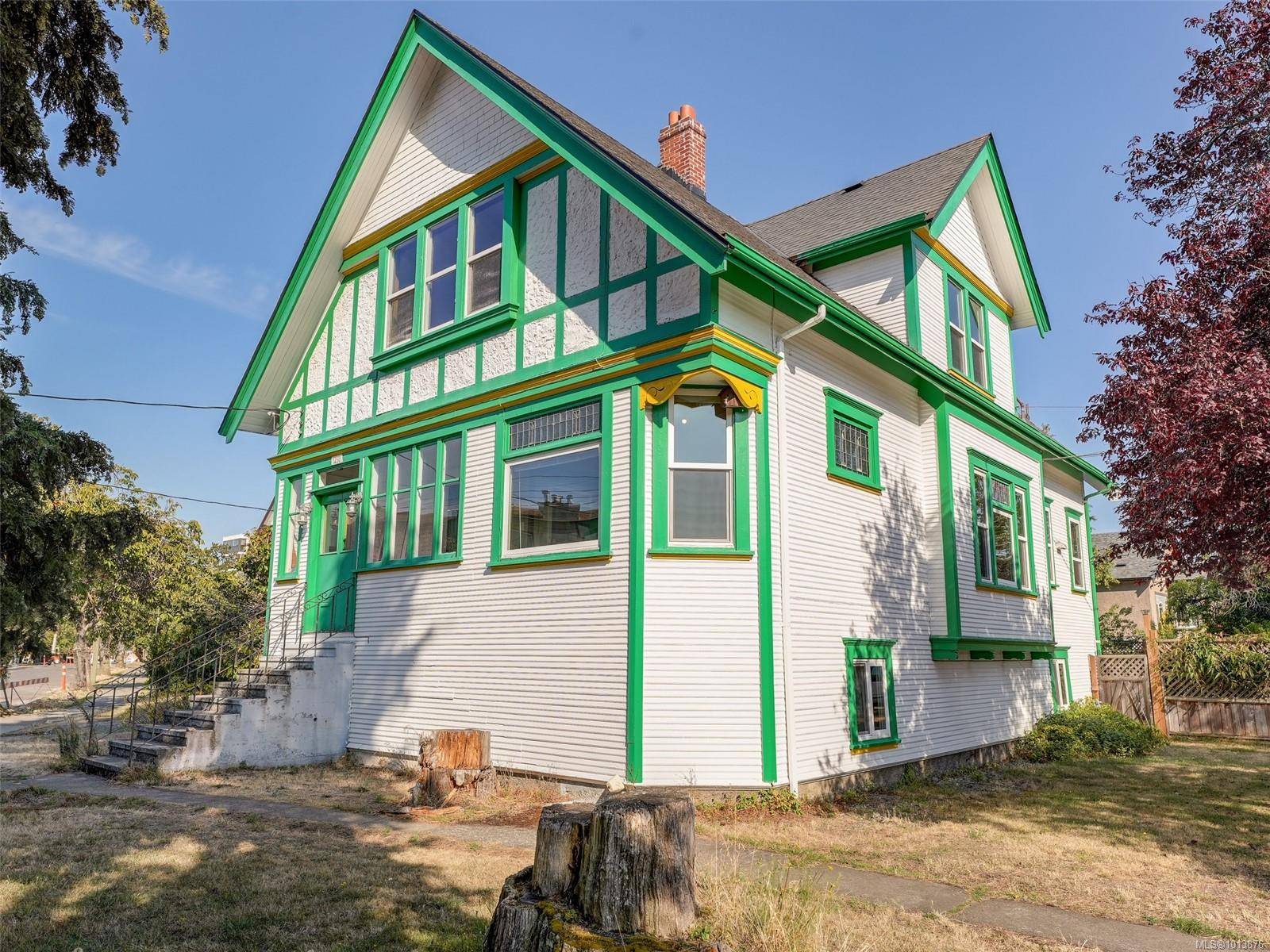 Victoria, BC V8V 3B5,1250 Fairfield Rd