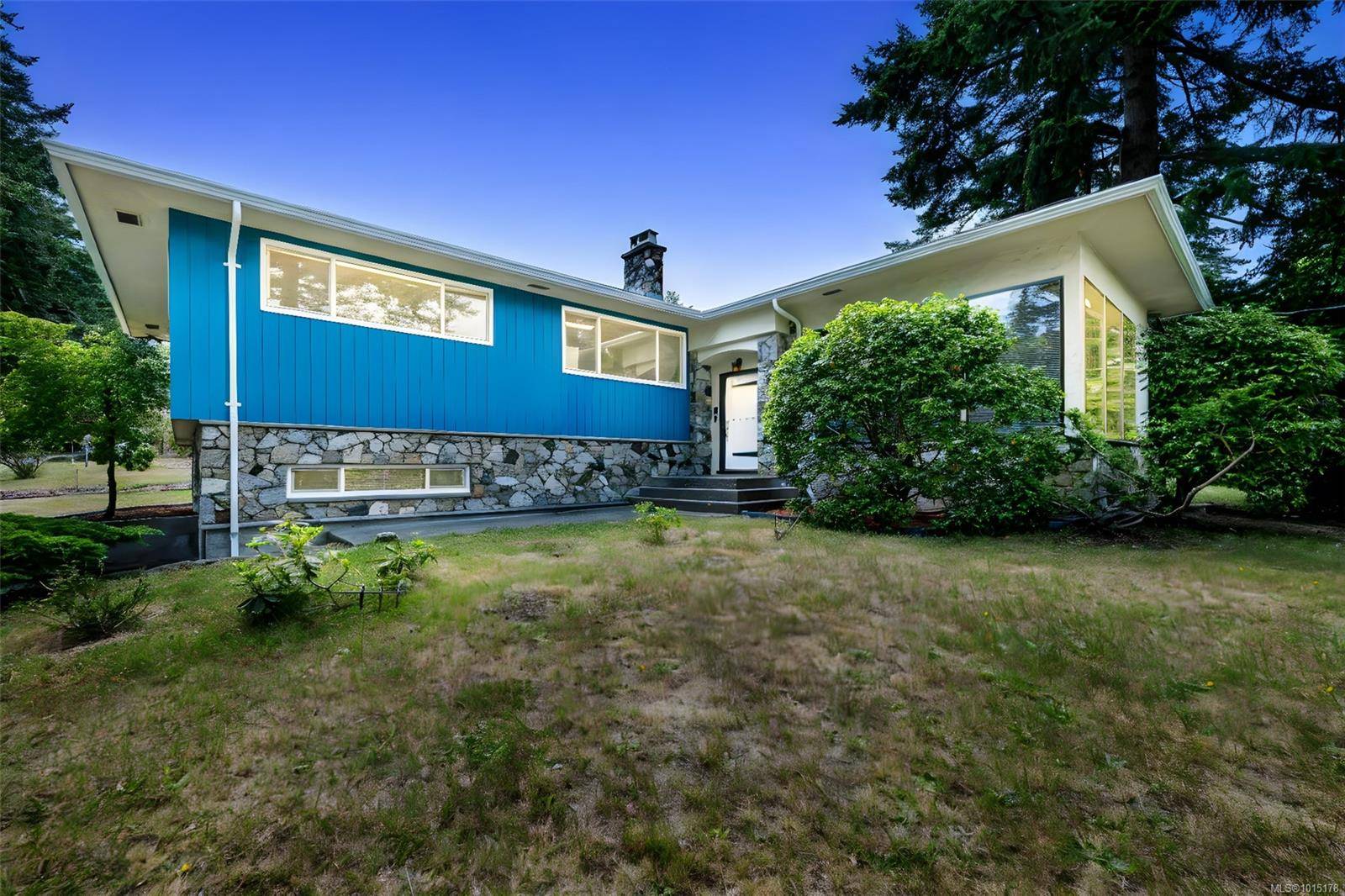 Saanich, BC V8N 2J3,1935 San Juan Ave