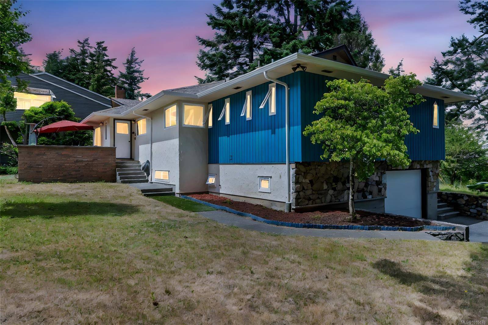 Saanich, BC V8N 2J3,1935 San Juan Ave