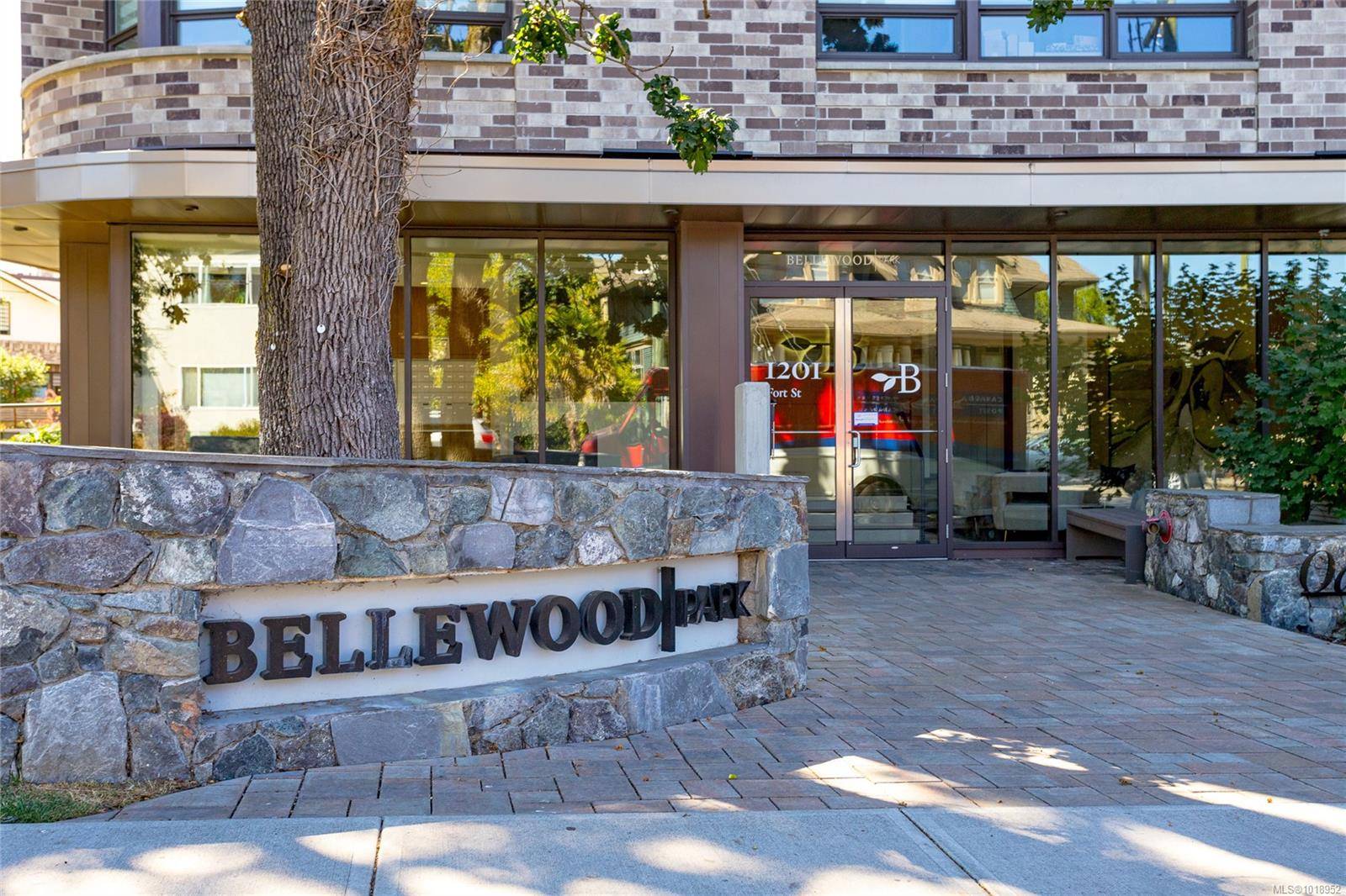 Victoria, BC V8V 3L1,1201 Fort St #203