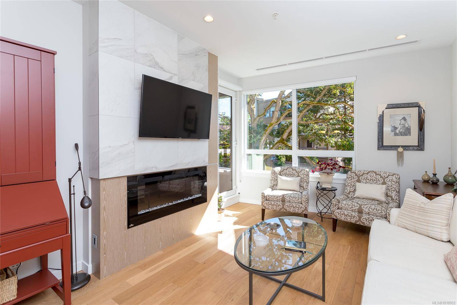 Victoria, BC V8V 3L1,1201 Fort St #203