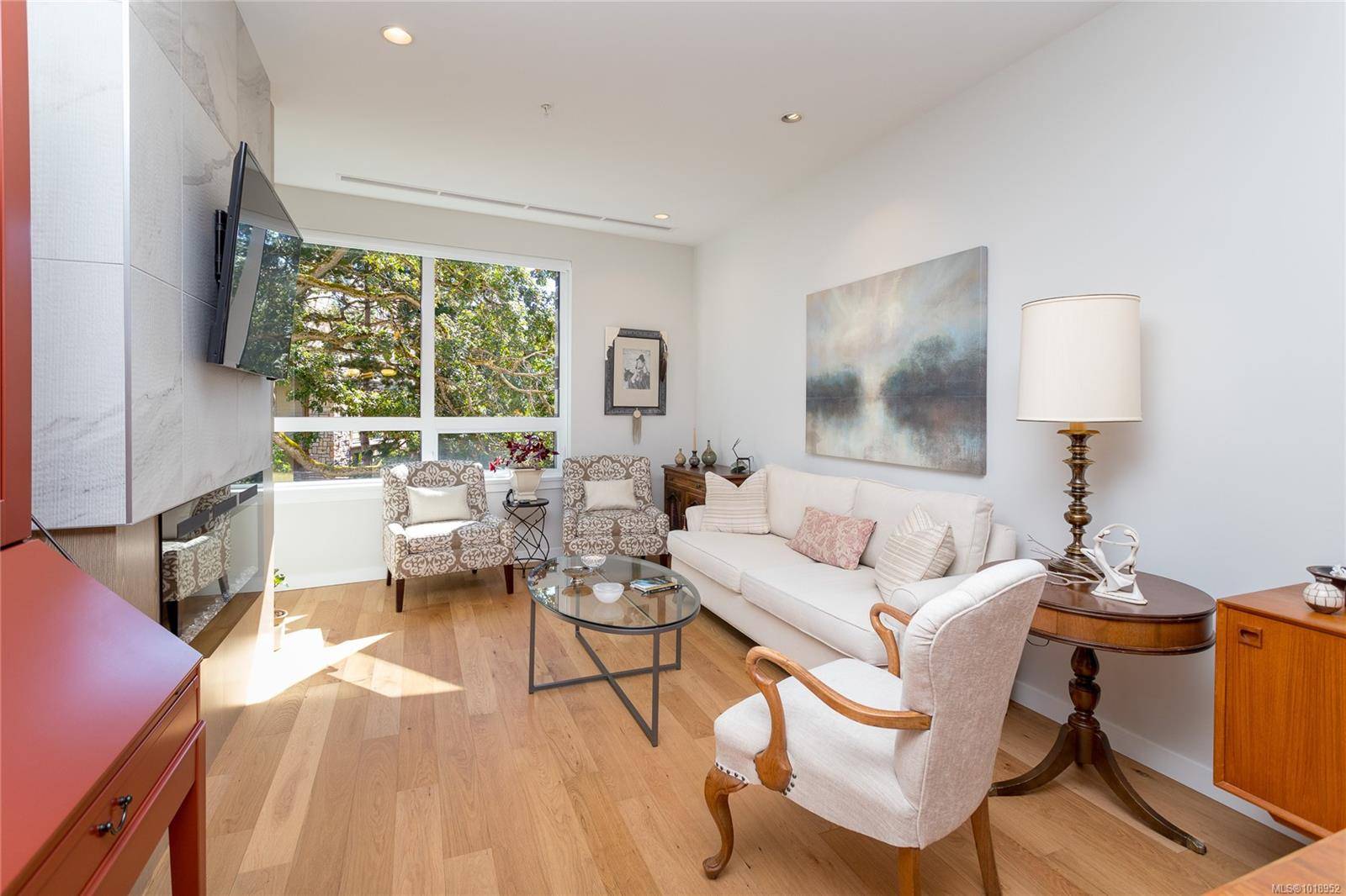 Victoria, BC V8V 3L1,1201 Fort St #203