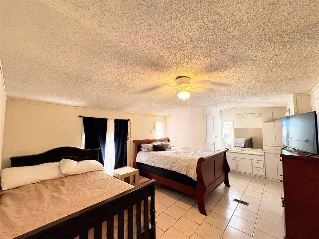 Cleburne, TX 76031,1009 Ben Drive