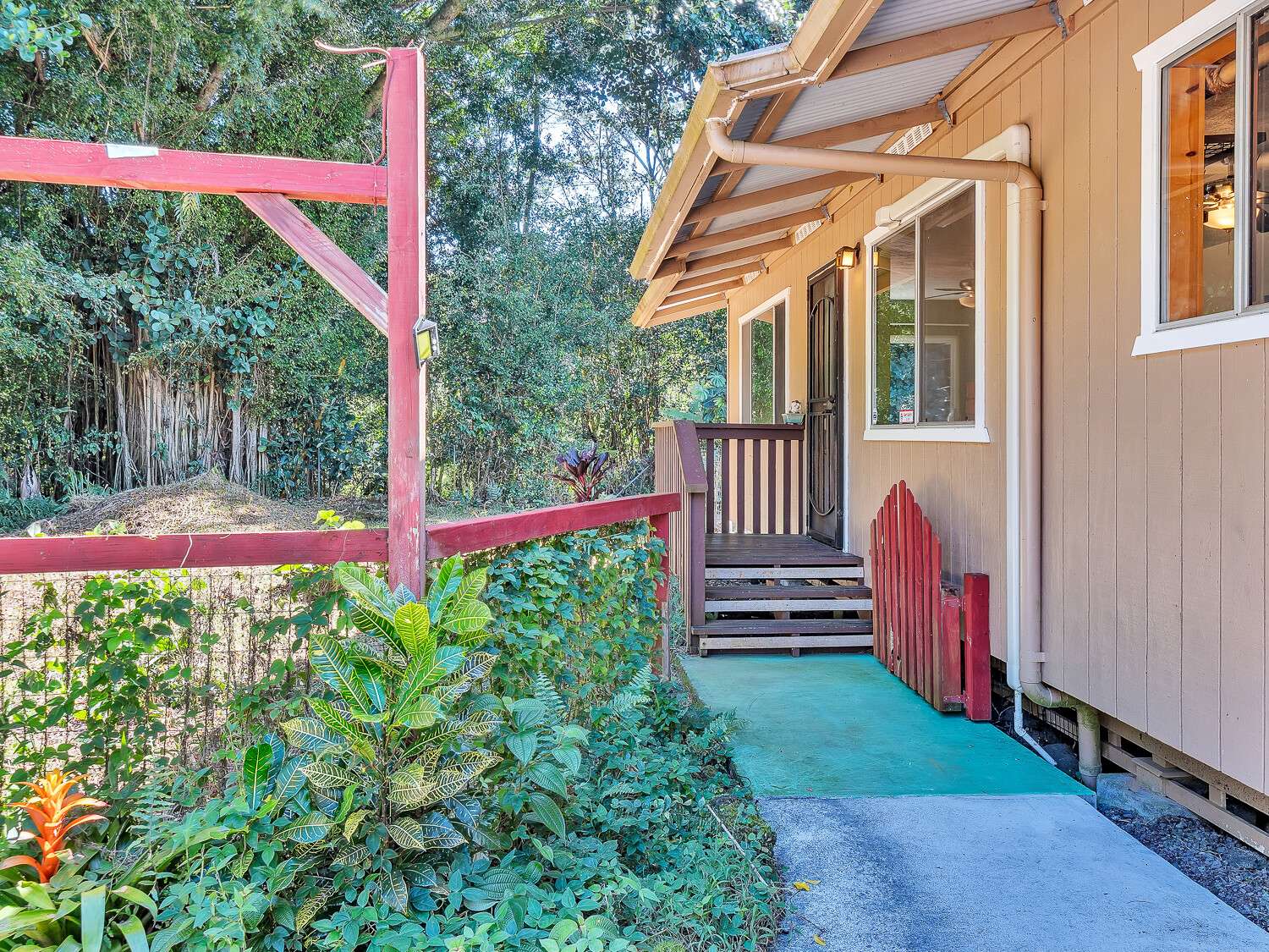 Keaau, HI 96749,16-185 AULII ST