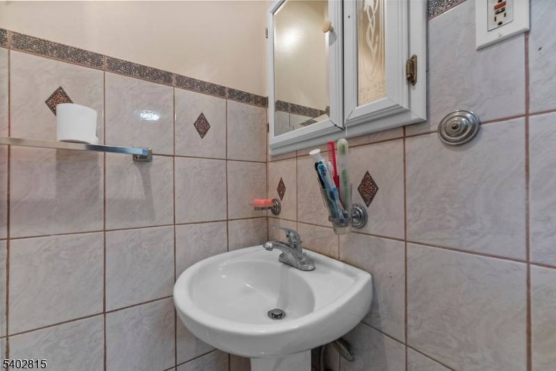 Passaic City, NJ 07055,117 10Th St