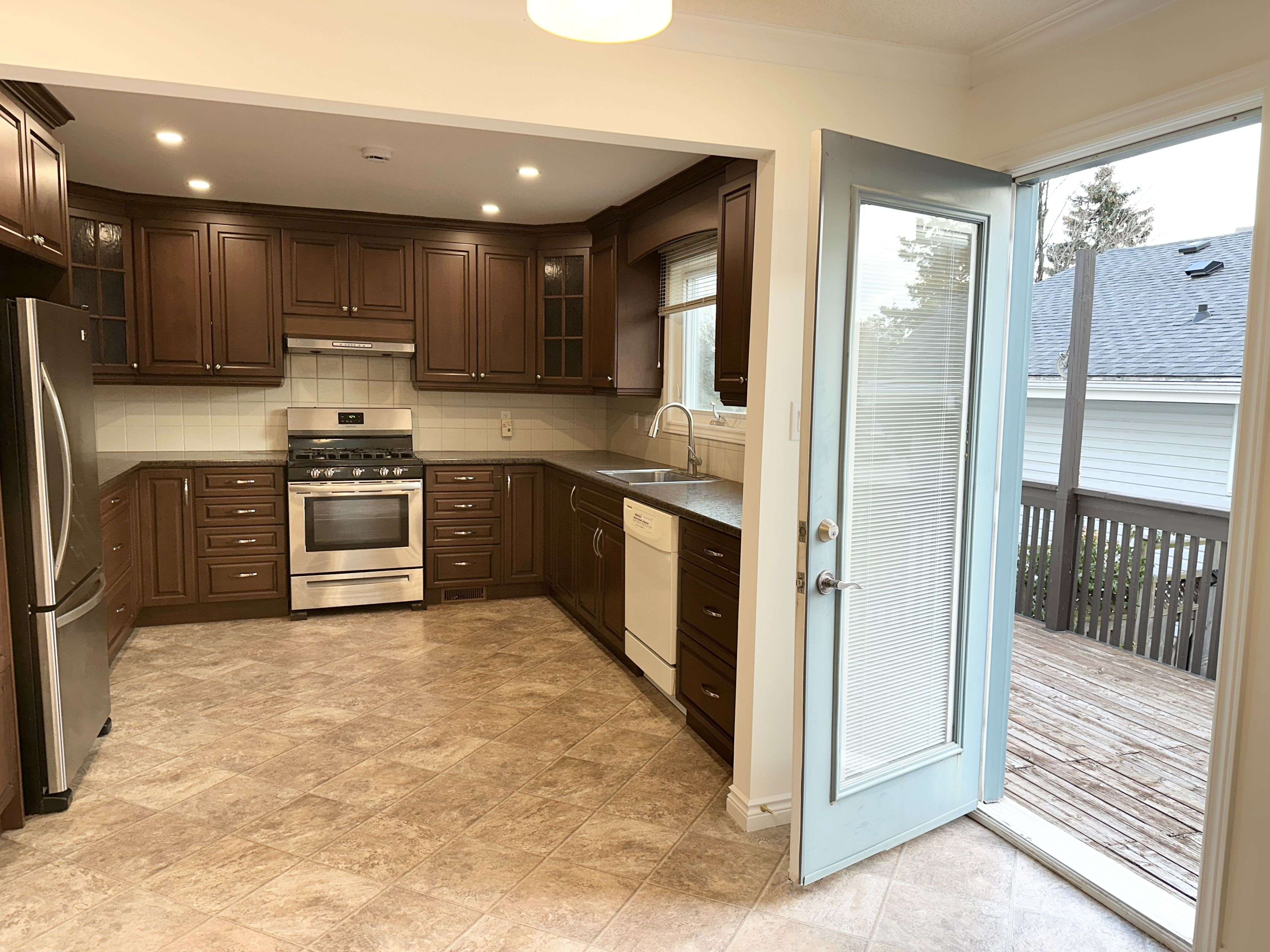 Oakville, ON L6H 2S4,1294 Forest HL #Upper