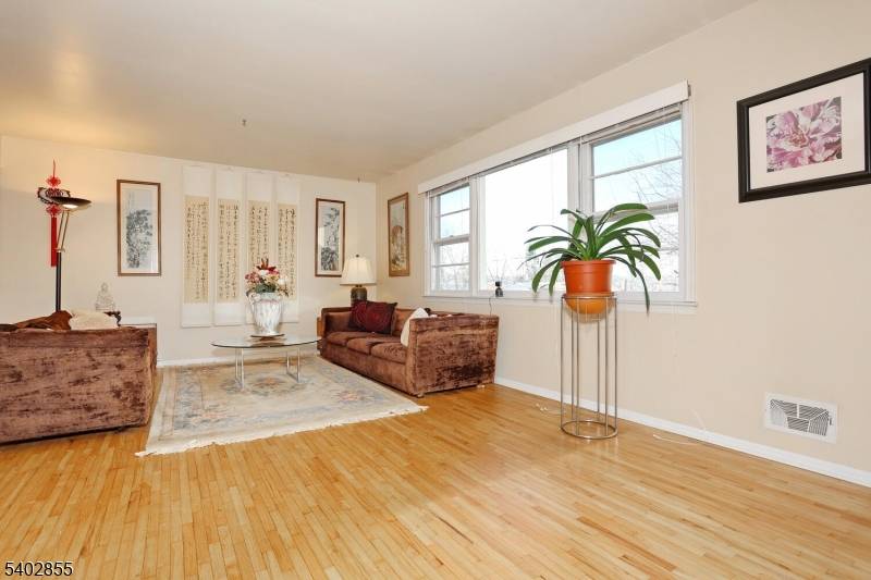 Wanaque Boro, NJ 07465,18 Schirra Dr