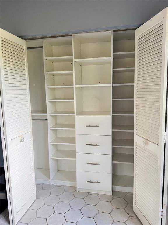 Lauderhill, FL 33319,6061 N Falls Circle Dr #107