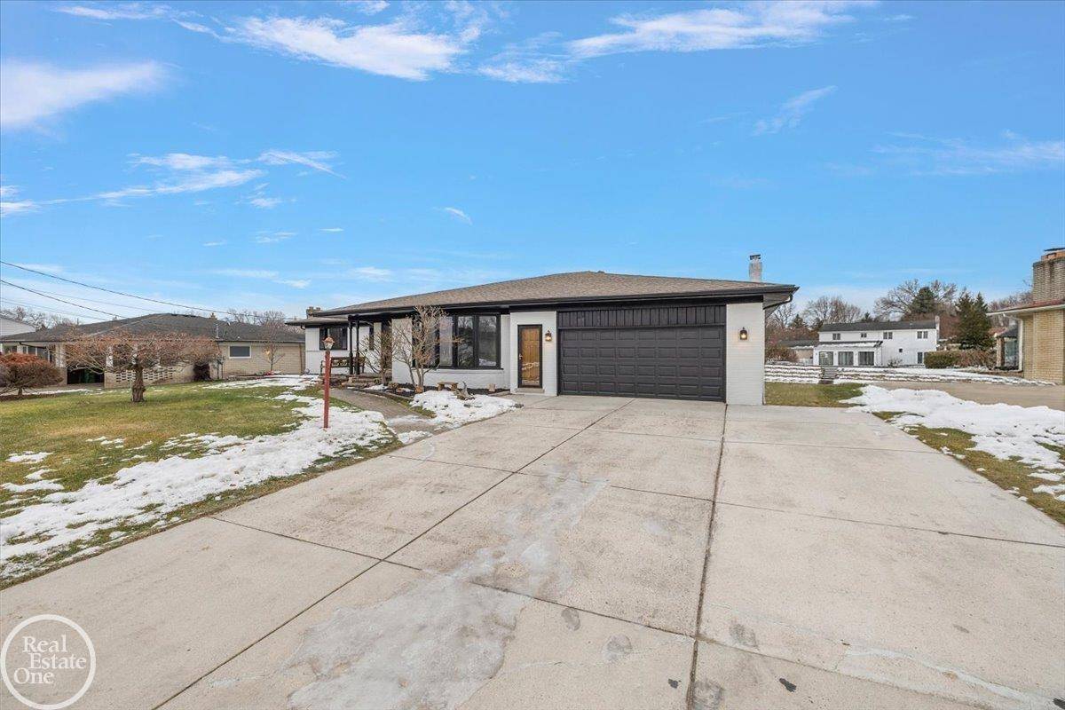 Shelby Twp, MI 48316,5594 Woodmire DR