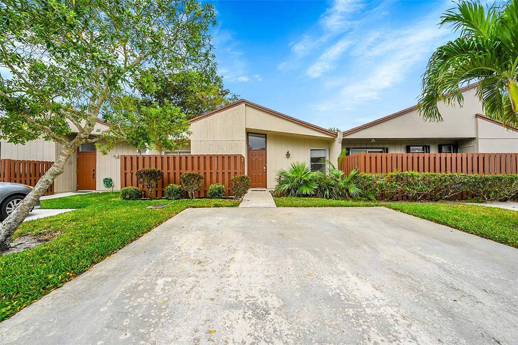 Boca Raton, FL 33428,22306 Timberly Dr #22306