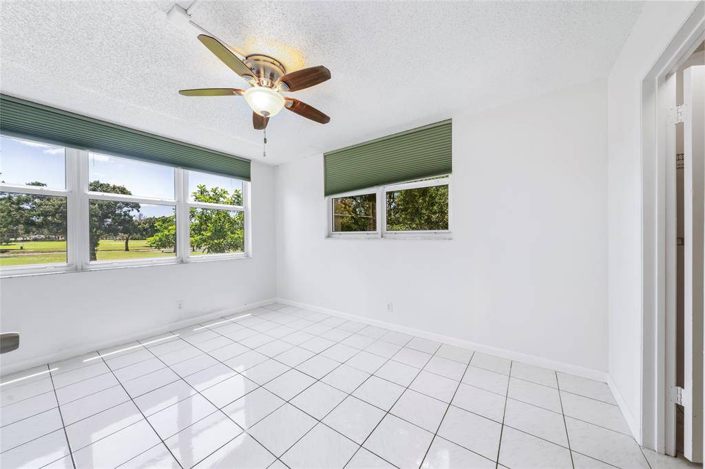 Davie, FL 33328,3150 W Rolling Hills Cir #210