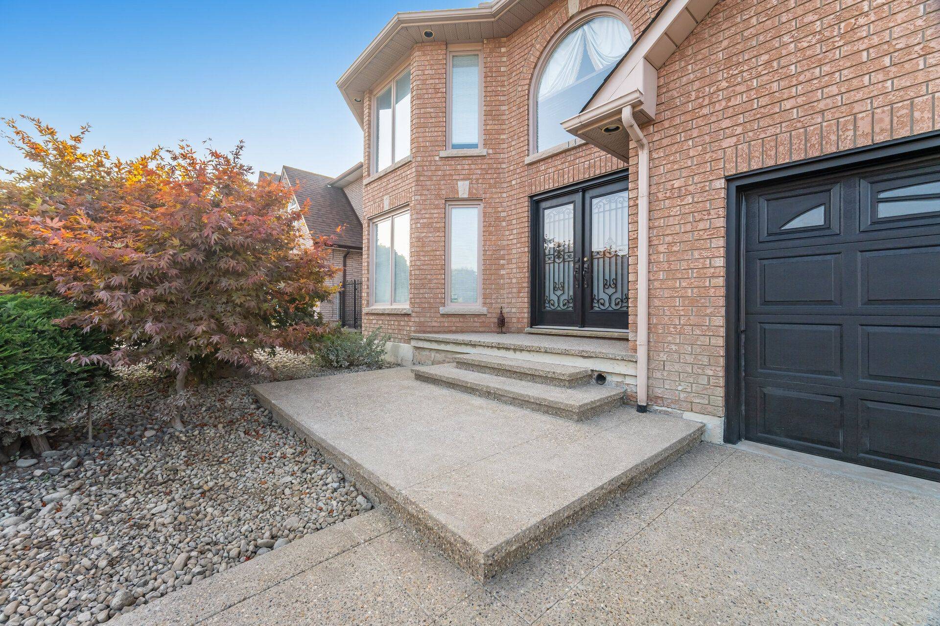 Hamilton, ON L8G 5B3,100 National DR