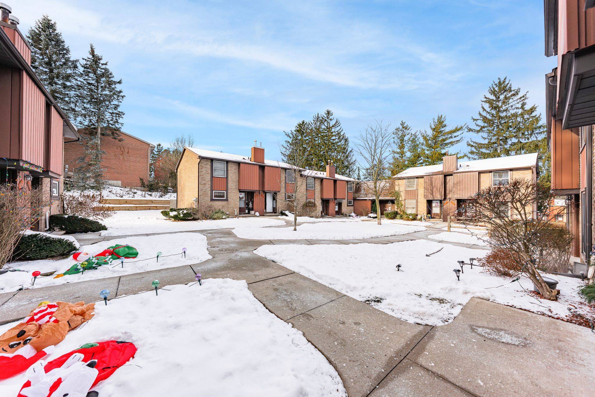 Guelph, ON N1H 7G3,539 Willow RD #66