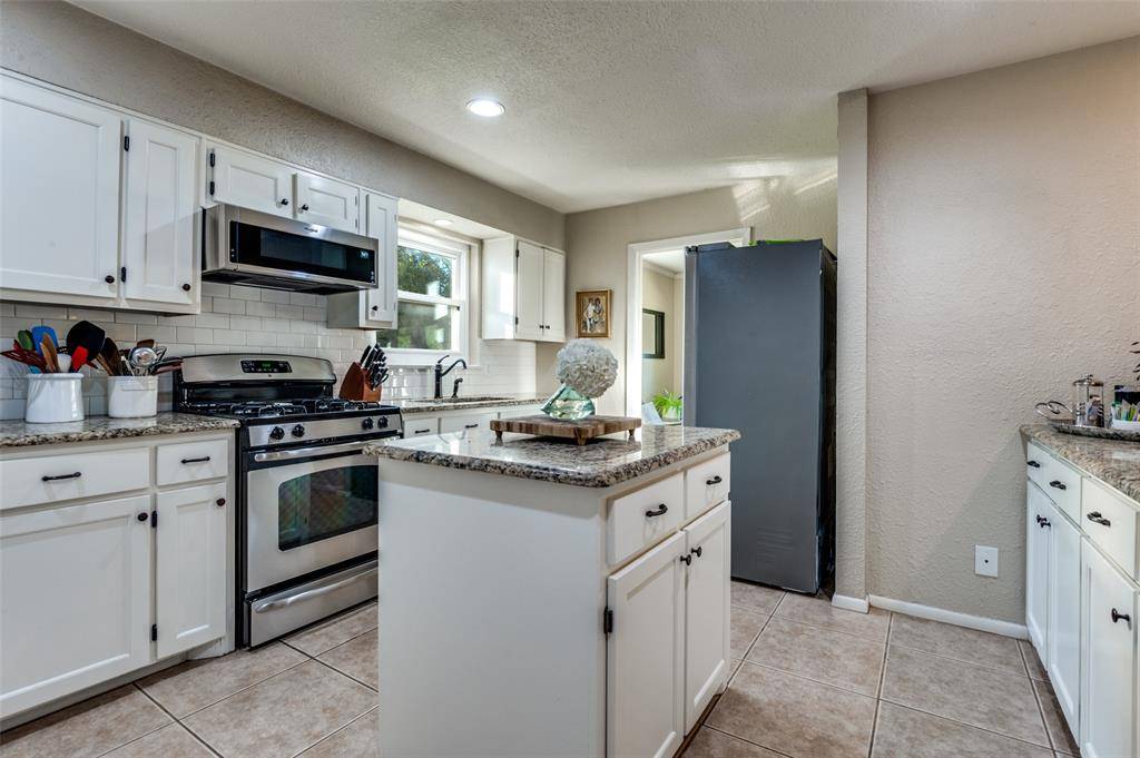 Dallas, TX 75229,3528 Woodleigh Drive