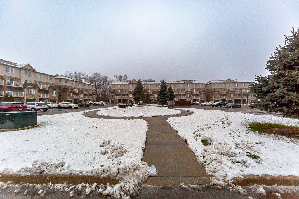 Toronto E11, ON M1B 6C6,200 McLevin AVE #34