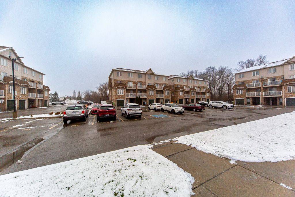 Toronto E11, ON M1B 6C6,200 McLevin AVE #34