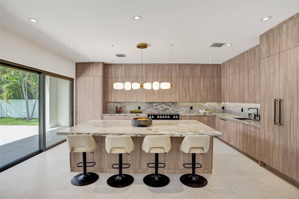 Lighthouse Point, FL 33064,2728 NE 31st St