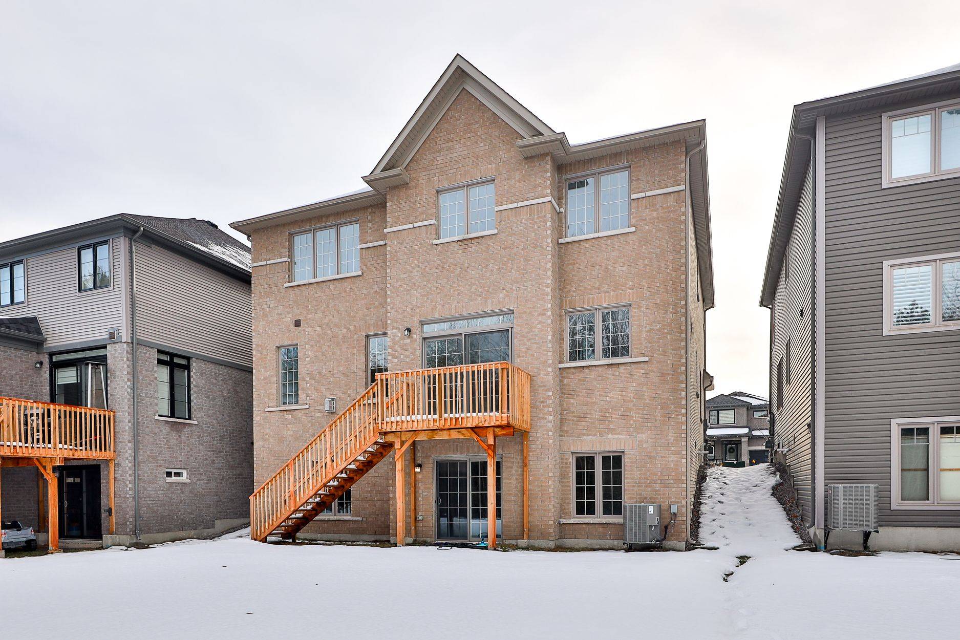 Cobourg, ON K9A 3T8,1053 Denton DR