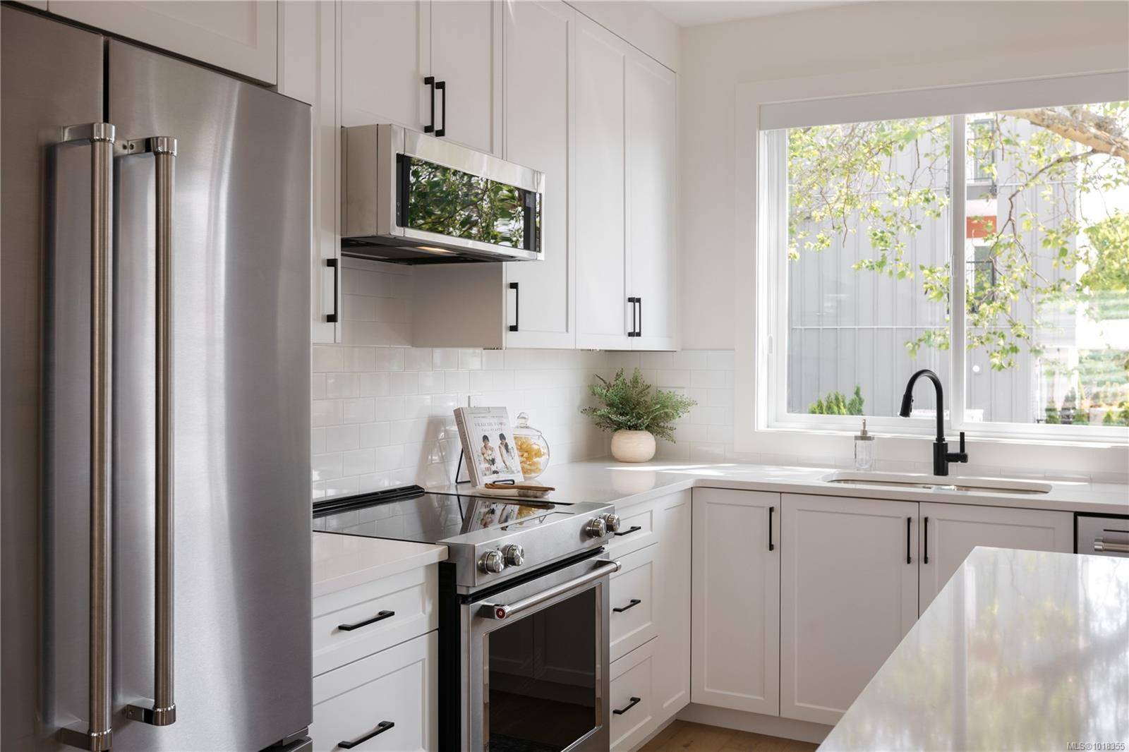 Sidney, BC V8L 2X8,10145 Fifth St #4