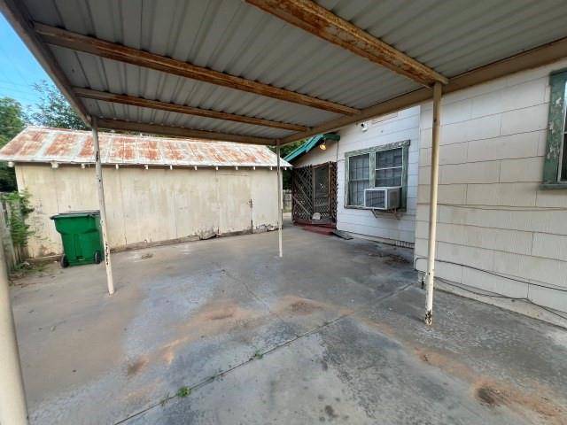 Vernon, TX 76384,1828 Houston Street