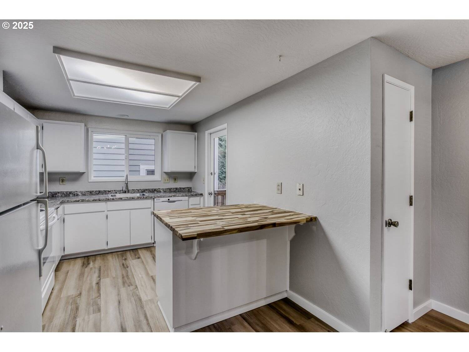 Lake Oswego, OR 97035,33 ORIOLE LN