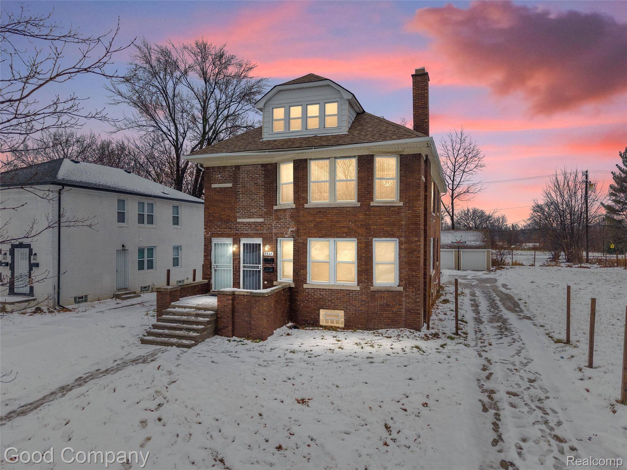 Detroit, MI 48215,4364 Lakewood ST