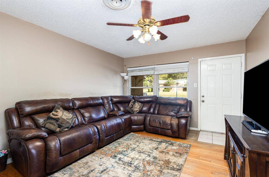 Arlington, TX 76013,808 Ravenwood Drive