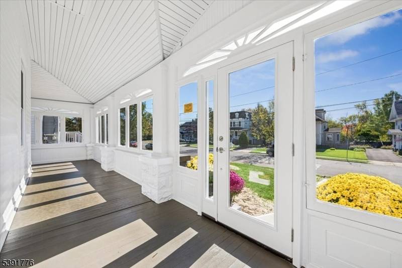 Somerville Boro, NJ 08876,211 E High St