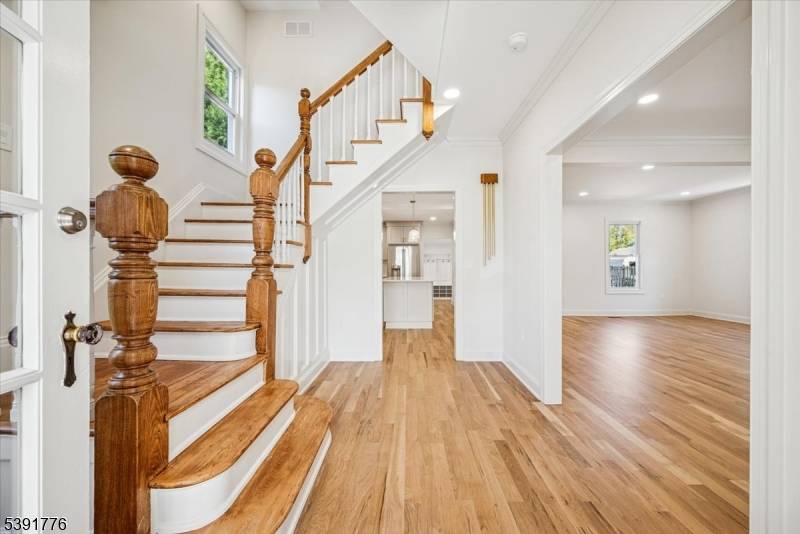 Somerville Boro, NJ 08876,211 E High St