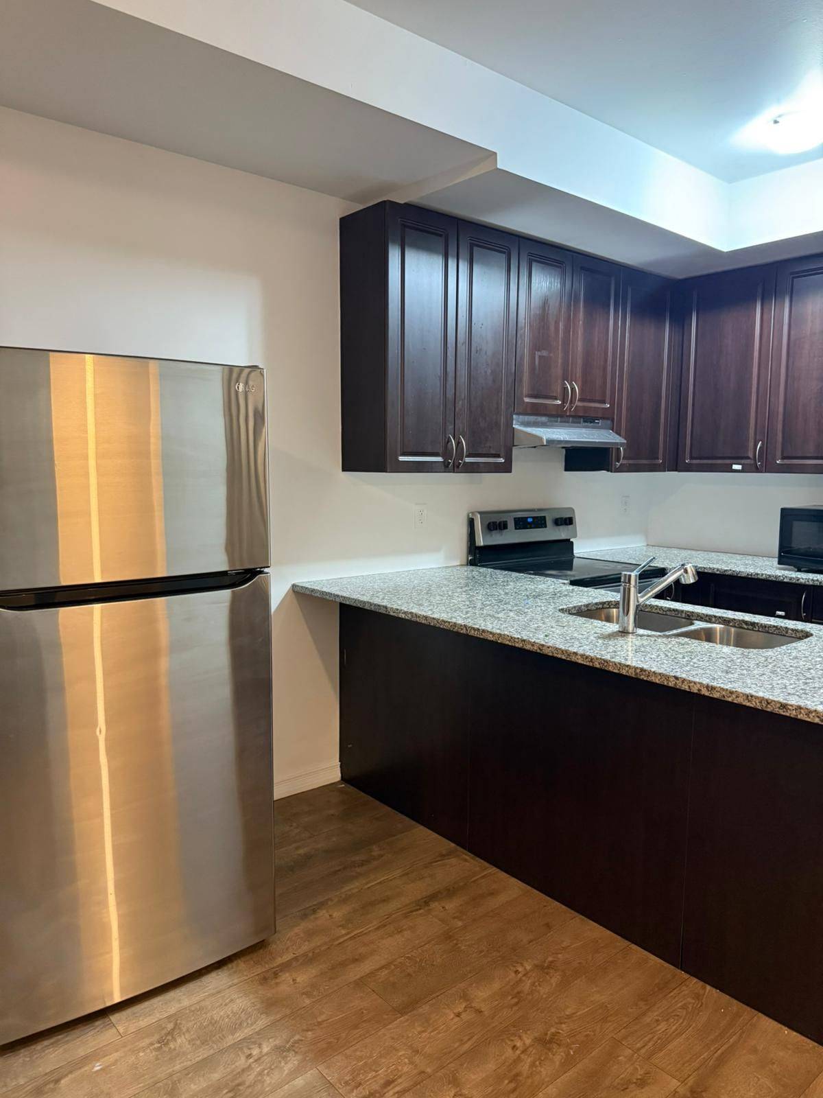 Oshawa, ON L1L 0P9,261 Danzatore PATH #18