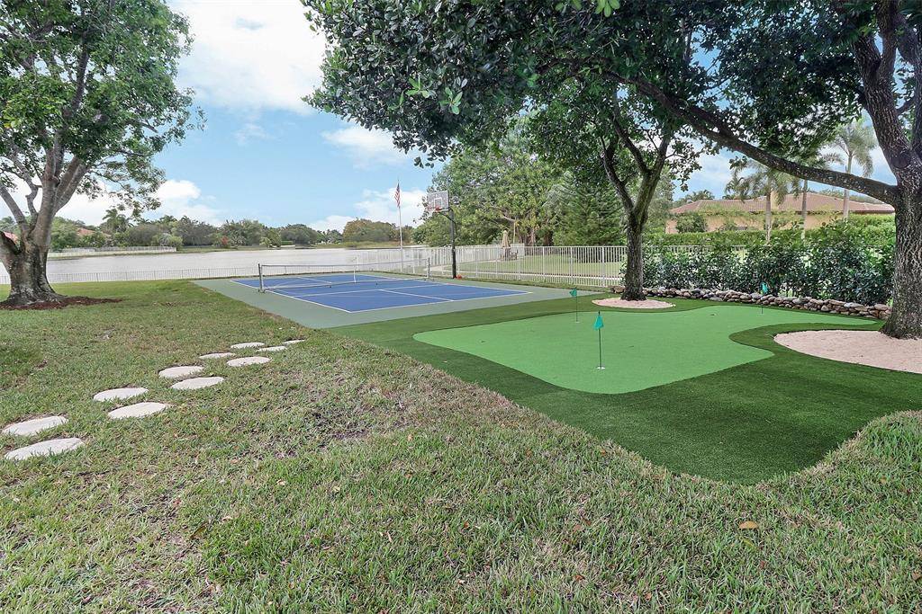 Davie, FL 33324,10303 SW 26th St