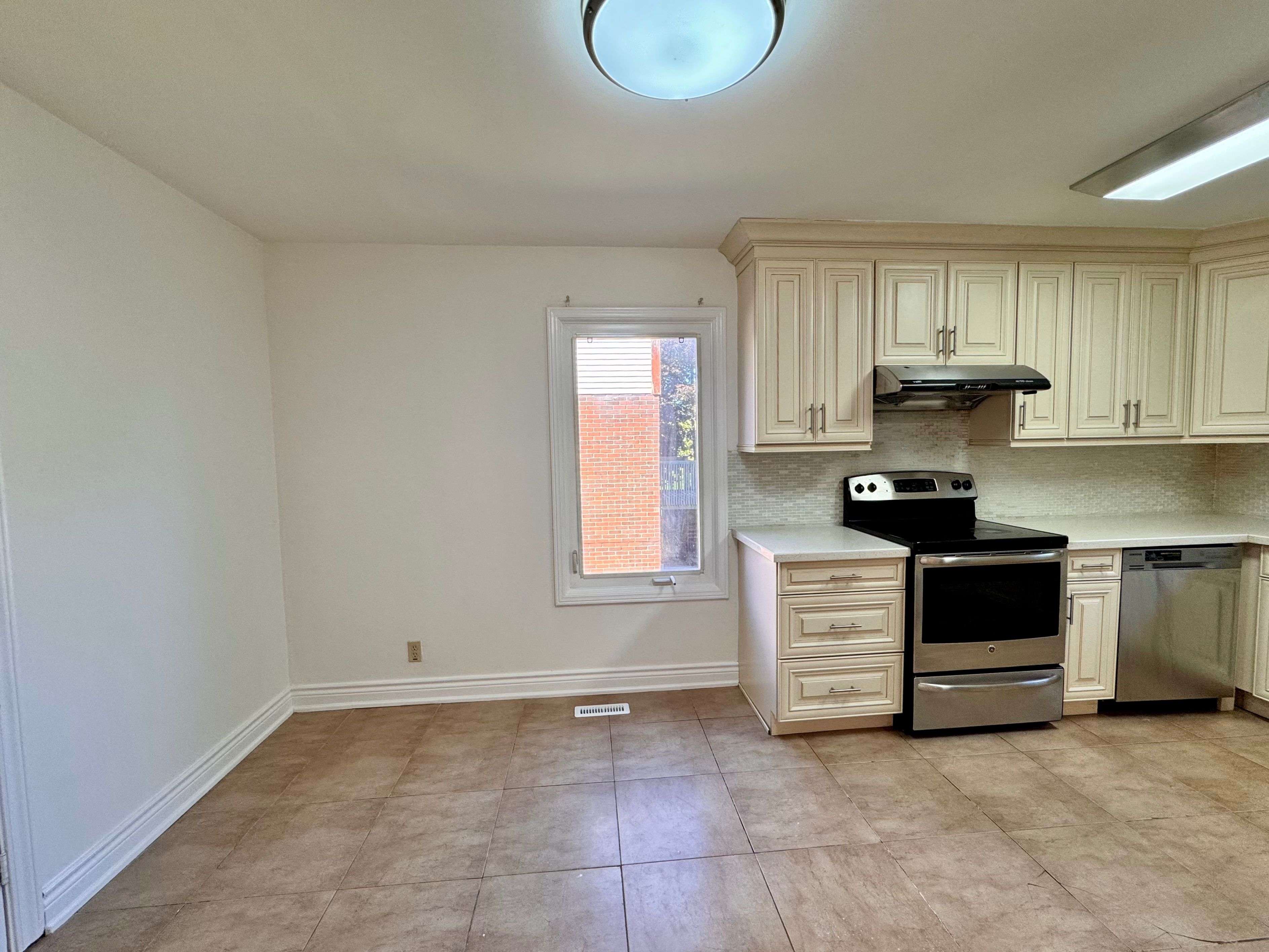 Markham, ON L3T 5G8,45 Breckonwood CRES