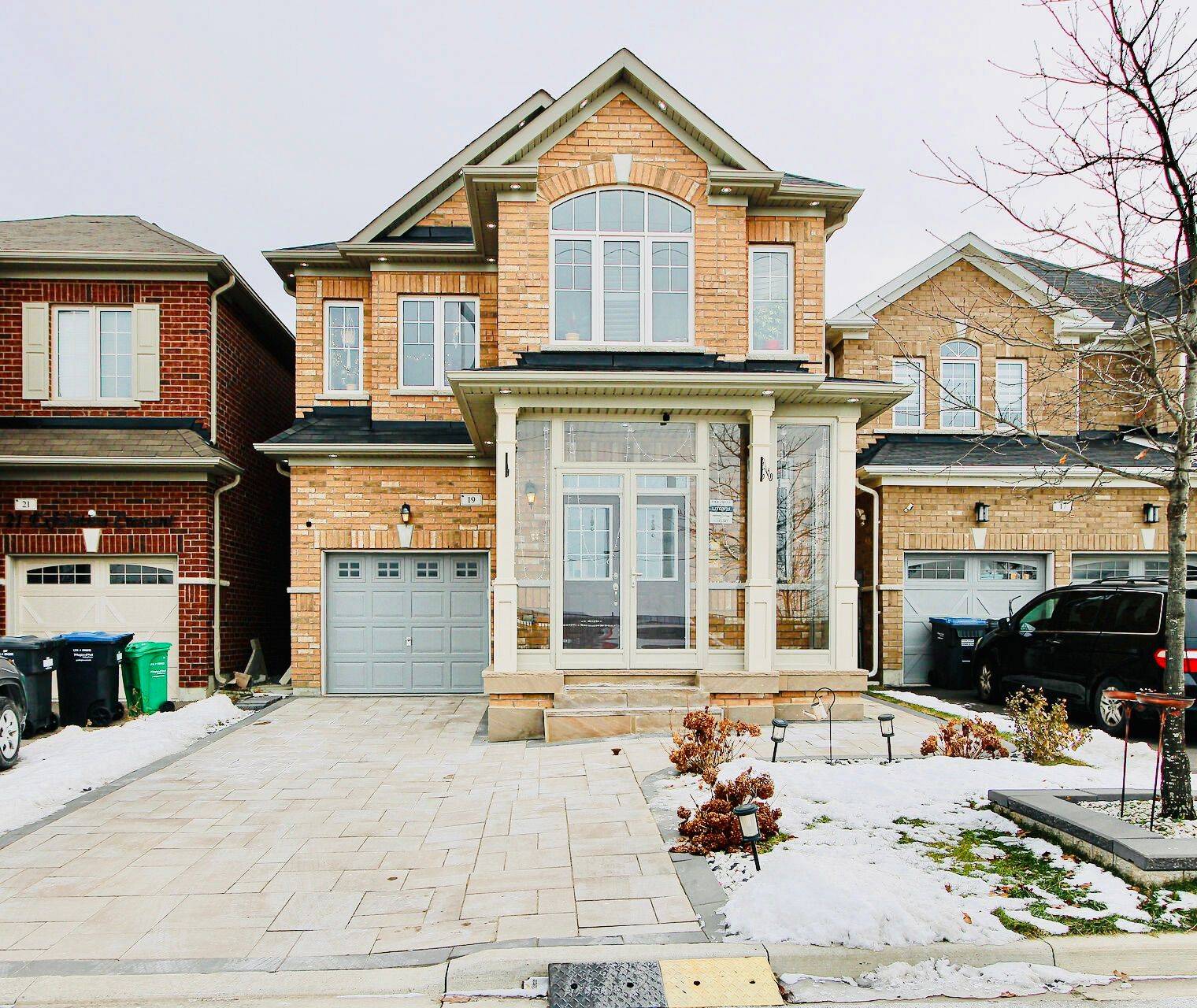 Brampton, ON L7A 4B9,19 Exhibition CRES