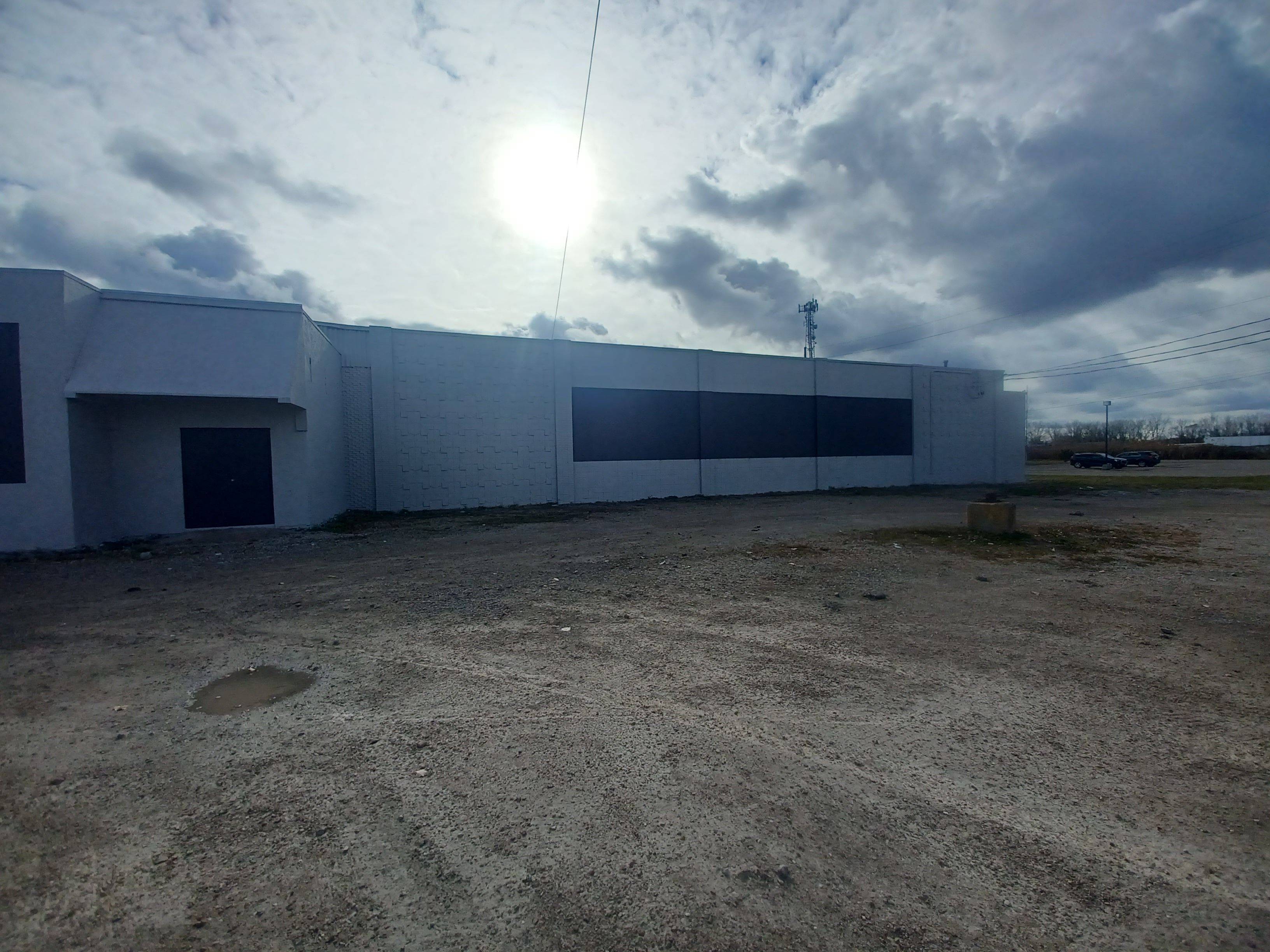 Windsor, ON N8Z 1H4,675 Tecumseh RD W