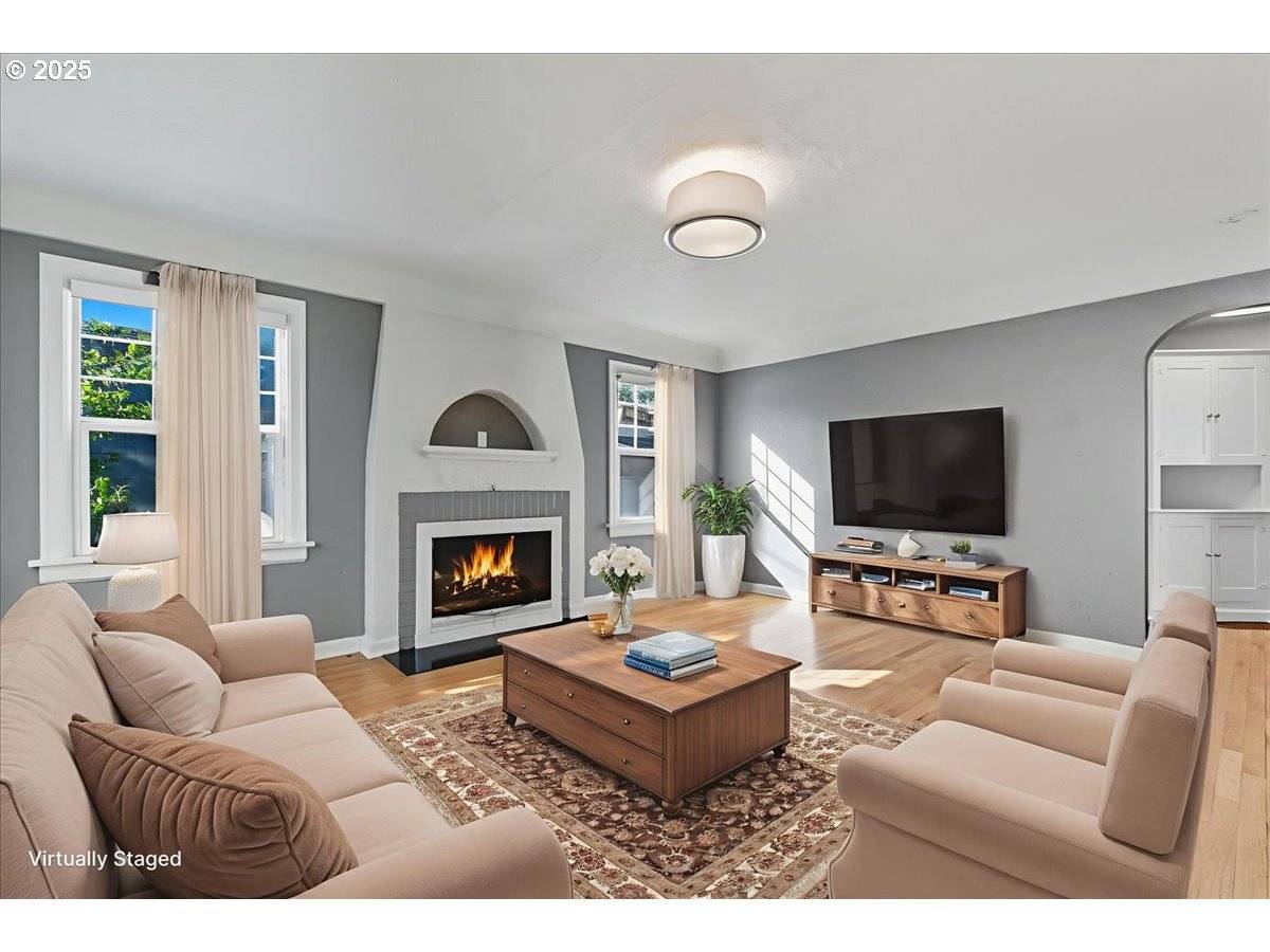 Portland, OR 97214,2325 SE CESAR E CHAVEZ BLVD