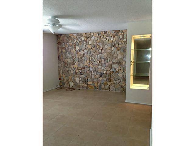 Coral Springs, FL 33065,10762 La Placida Dr #305