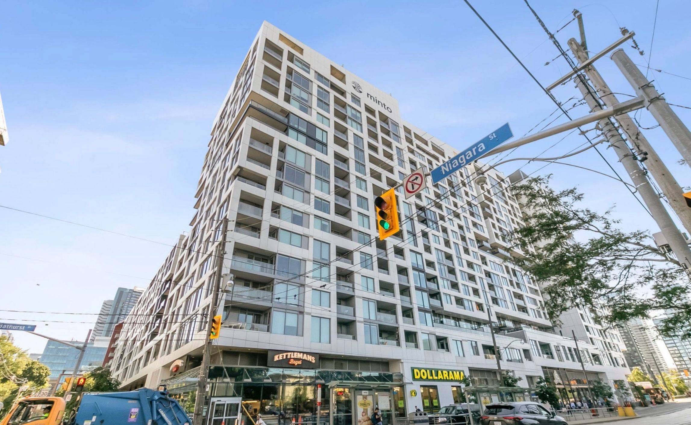 Toronto C01, ON M5V 0R1,27 Bathurst ST #301W