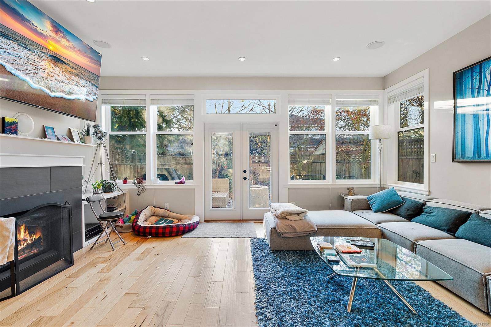 Victoria, BC V8R 2Z5,1489B Myrtle Ave