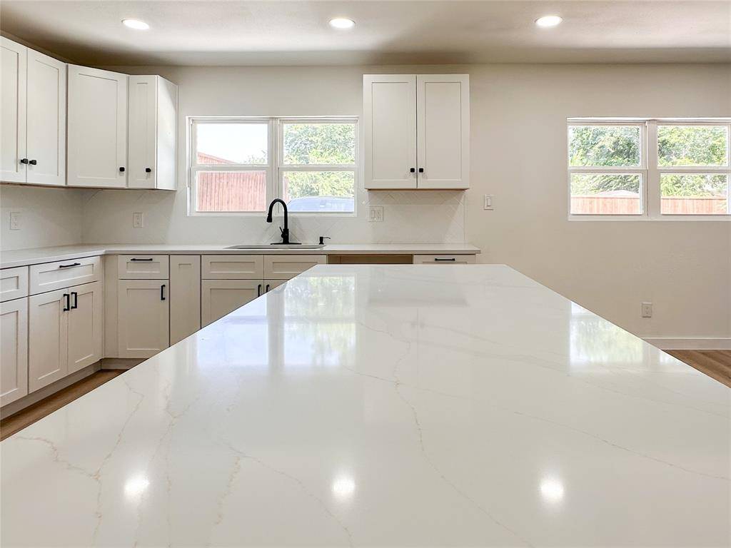 Garland, TX 75043,809 longbeach Drive