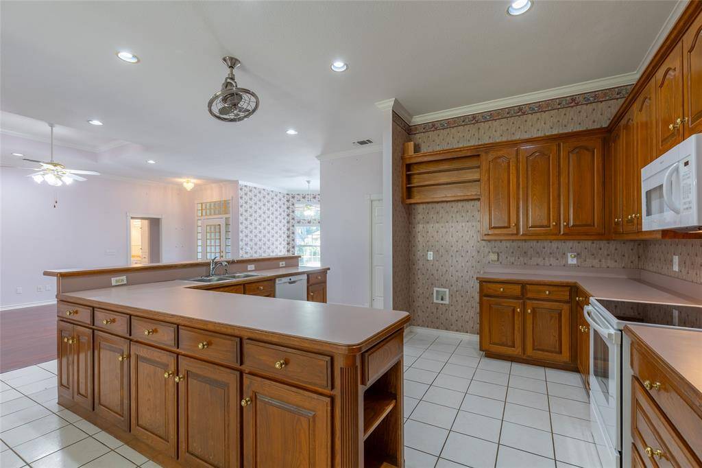 Granbury, TX 76049,8925 Green Leaves Drive