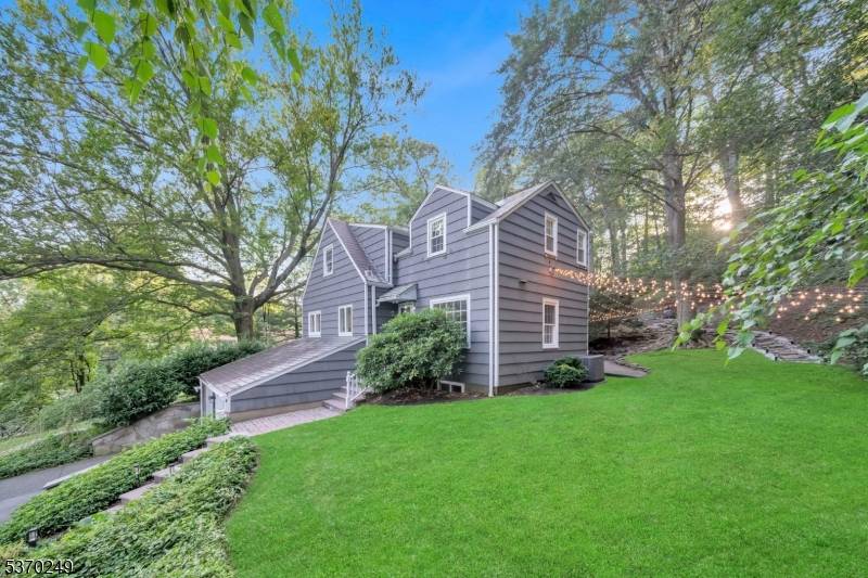 Mountainside Boro, NJ 07092,359 Dogwood Way