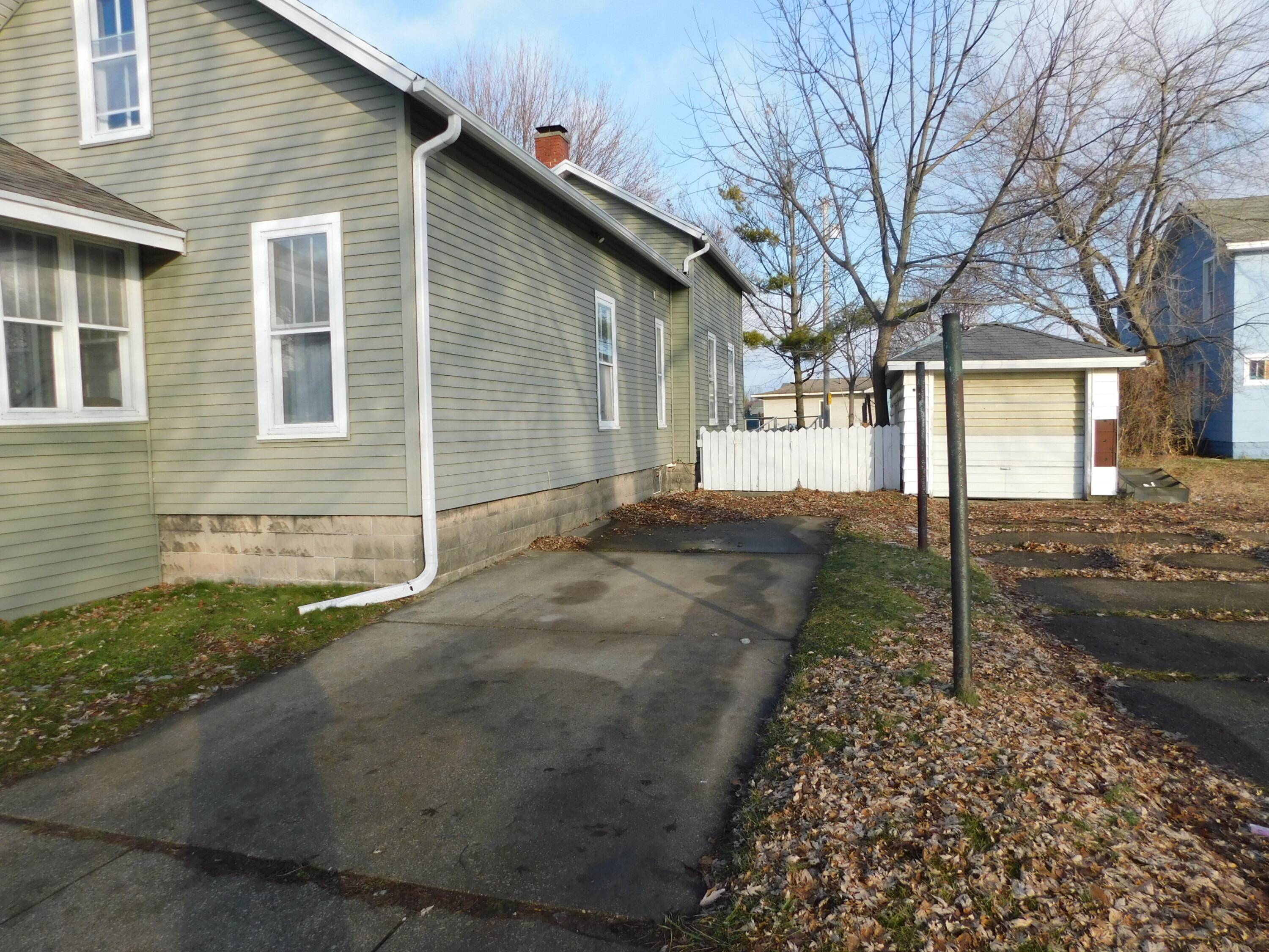 Manistee, MI 49660,332 3rd ST