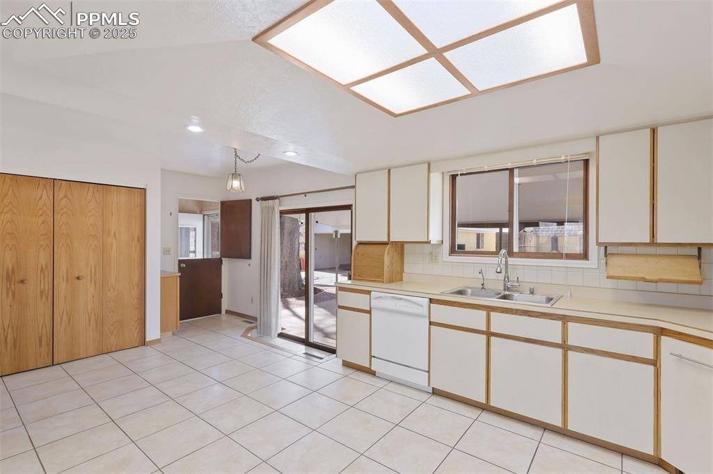 Colorado Springs, CO 80909,718 Querida DR