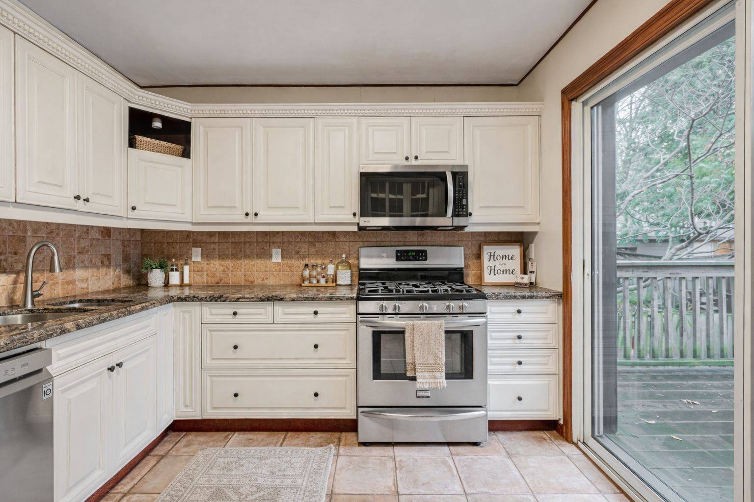 Toronto C03, ON M6C 2S1,57 Kenwood AVE