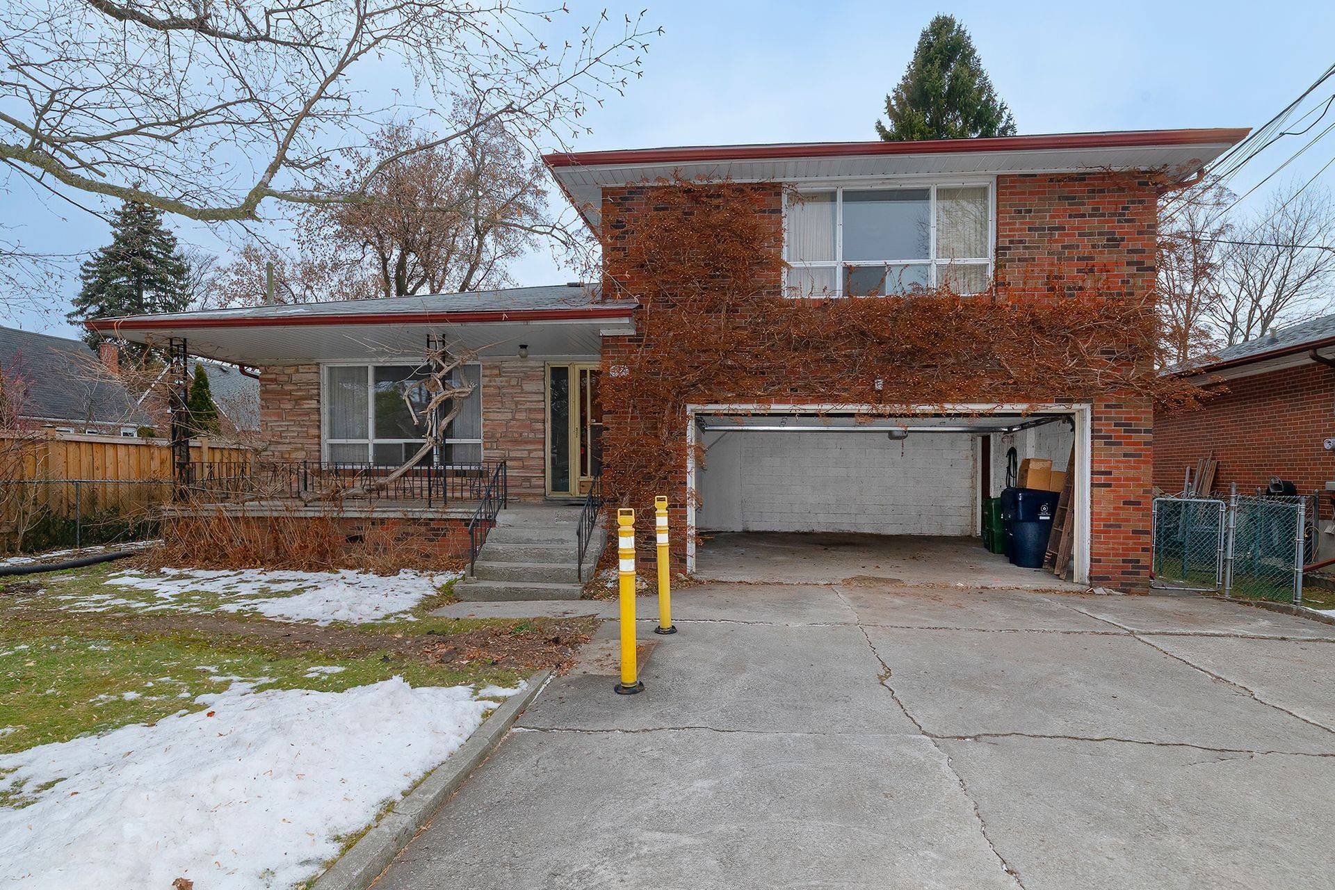 Toronto C07, ON M2R 1R3,332 Senlac RD